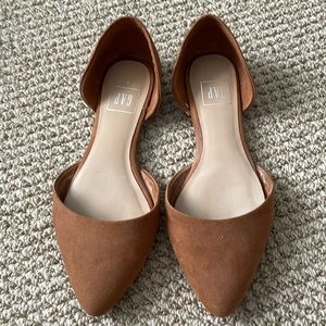 Gap camel brown flats